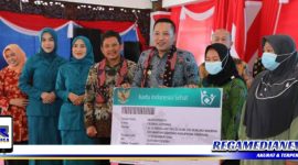 Caption: Bupati Sampang bersama Dirut BPJS didampingi ibu PKK Sampang, usai launching program UHC dan PSC 199.