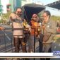 Caption: Kapolsek Tegalsari (Kompol Dwi Nugroho) saat melarang  wartawan liputan pertandingan sepak bola.