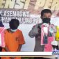 Caption: Kapolsek Asemrowo tunjukkan tersangka kasus jambret inisial (AR) dan barang buktinya.
