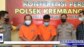 Caption: Kapolsek Krembangan (AKP Sudaryanto) interogasi dua tersangka kasus narkoba.