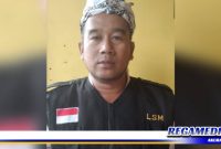 Caption: Ketua LSM ARN (Zainal Abidin).