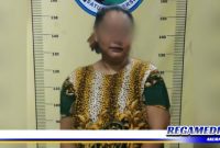 Caption: tersangka kasus narkoba inisial (EE) saat diamankan di Mapolres Bangkalan.
