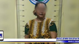 Caption: tersangka kasus narkoba inisial (EE) saat diamankan di Mapolres Bangkalan.
