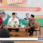 Caption: M. Mas'ud Adnan (kanan) penulis buku 