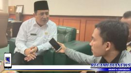 Caption: Sekretaris Daerah Kabupaten Sampang (H. Yuliadi Setiawan), saat diwawancara awak media.