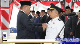 Caption: Bupati Sampang H Slamet Junaidi saat pelantikan berlangsung.