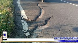 Caption: Bangunan Proyek Jalan Provinsi Sampang Ketapang Tepatnya di Desa Kamoning Sampang.