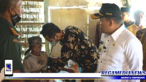 Bupati Sampang Turun ke Desa Temui Warga Kurang Mampu Beri Bantuan Rumah