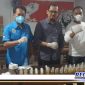 Caption: PANNA Jatim bersama BNNP Jatim tunjukkan tes urine pelajar SMK Sejahtera Surabaya.