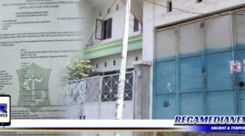 Caption: IMB terbit,  tampak rumah Sudarmanto masih terpampang stiker disegel.