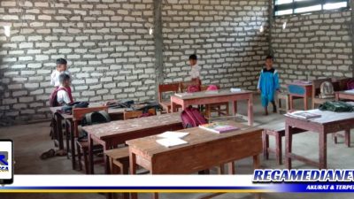 Miris ! Siswa SD di Sampang Belajar Digedung Kurang Layak