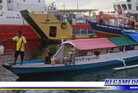 Caption: aktivitas perahu taxi, di Pelabuhan Kwandang, Kabupaten Gorontalo Utara.