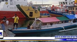 Caption: aktivitas perahu taxi, di Pelabuhan Kwandang, Kabupaten Gorontalo Utara.