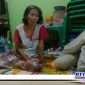 Caption: Semi Nuryani saat disambangi awak media dirumahnya.