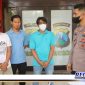 Caption: Polres Bangkalan tunjukkan oknum PNS dan rekannya (bermasker) yang ditangkap saat pesta narkoba, di wilayah Kecamatan Kamal.