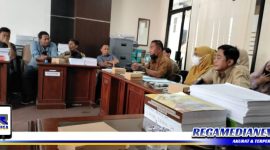 Caption: Aliansi Masyarakat Peduli Lingkungan (AMPEL) saat audiensi ke Komisi III DPRD Sampang.