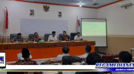Captio: koordinasi rekapitulasi PDPB KPU Sampang bersama Bawaslu dan Dispendukcapil. (Doc: Muadi/RMN)