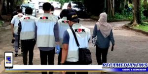 Tiga Koper Dibawa KPK Usai Geledah Kantor Pemkab Bangkalan