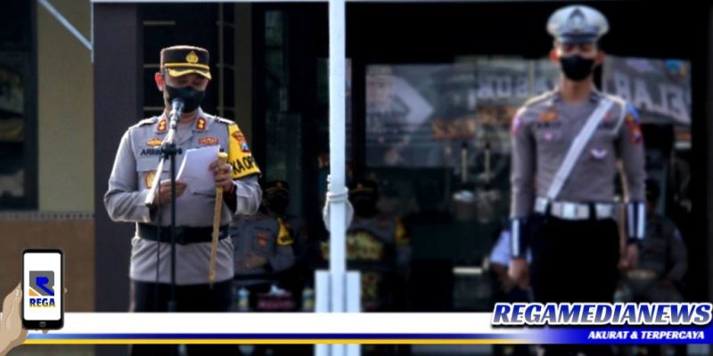 Caption: Kapolres Sampang AKBP Arman membacakan amanat Kapolda Jatim, saat pimpin apel gelar pasukan Ops Zebra Semeru 2022, (Doc: Humas Polres Sampang).