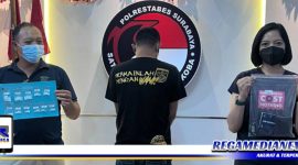 Caption: tersangka kasus narkoba inisial MT dan barang buktinya diamankan di Unit Satresnarkoba, (Doc: Humas Polrestabes Surabaya).