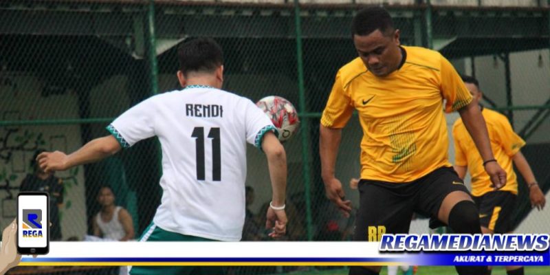 Caption: saat pertandingan futsal antara tim Polda Gorontalo melawan tim wartawan, (Doc: Humas Polda Gorontalo).