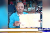 Caption: korban rumah rusak dampak bangunan di Jl. Kalilom Lor, Kenjeran, tunjukkan surat untuk DPRKPP Kota Surabaya, (Doc: Basori/RMN).
