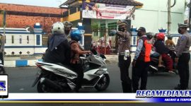 Caption: Satlantas Polres Sampang saat gelar Operasi Zebra Semeru 2022, (Doc: Harry/RMN).