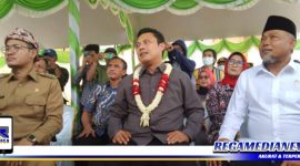 Caption: Bupati Bangkalan dampingi wakil ketua dan anggota Komisi V DPR RI, saat peninjauan pembangunan mega proyek, (Doc: Syamsul Arifin/RMN).