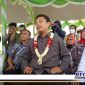 Caption: Bupati Bangkalan dampingi wakil ketua dan anggota Komisi V DPR RI, saat peninjauan pembangunan mega proyek, (Doc: Syamsul Arifin/RMN).