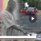 Caption: anggota Reskoba Polres Sampang saat gerebek mobil merah dan berhasil mengamankan dua pelaku narkoba, (Doc: Harry/RMN).