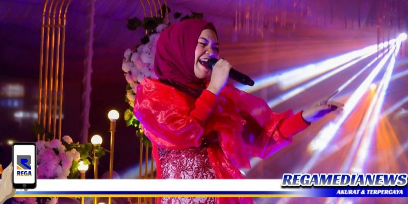 Caption: Esha Laiya, saat tampil di salah satu cara musik, (Dok: foto istimewa).