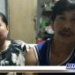 Caption: orang tua gadis dibawah umur, korban pengancaman (paksa video call, red) yang melapor ke Polres Gresik, (Dok. Basori/Regamedianews).