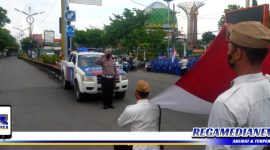 Caption: Kasat Lantas Polres Sampang, AKP Alimudin Nasution, saat pimpin upacara memperingati 