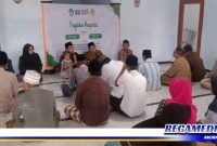 Caption: saat berlangsungnya penyuluhan sertifikasi tanah tambak garam di Desa Pagagan, Kabupaten Pamekasan, (Dok. Syafin/Regamedianews).