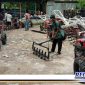Caption: saat Poktan mengambil bantuan Hand Traktor di kantor Dinas Pertanian Dan Ketahanan Pangan Kabupaten Sampang, (Dok. Muadi/Regamedianews).