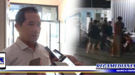 Caption: Kasat Reskrim Polres Sampang AKP Sukaca saat diwawancara awak media, terkait insiden pembacokan di Banyuanyar, (Dok. Harry/Regamedianews).