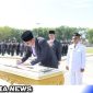 Caption: penandatanganan usai Bupati Sampang lantik ratusan pejabat di Alun-Alun Trunojoyo, (dok. prokopim).