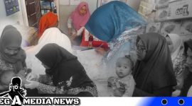 Caption: tim kesehatan Desa Jrangoan saat kegiatan Posyandu lansia dan balita, (dok. Harry Regamedianews).