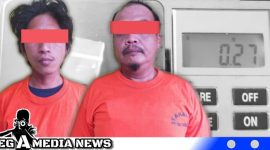 Caption: dua tersangka narkoba saat diamankan di Mapolsek Tambaksari, (dok. Basori Regamedianews)