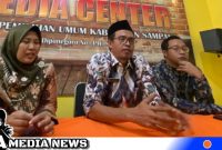Caption: tengah, Ketua KPUD Sampang Addy Imansyah, (dok. kompasmadura).