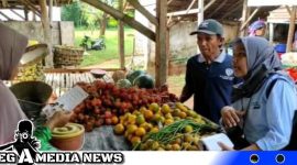 Caption: BPJS Ketenagakerjaan Madura blusukan ke pasar di Bangkalan, (dok. Syafin Regamedianews).