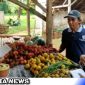 Caption: BPJS Ketenagakerjaan Madura blusukan ke pasar di Bangkalan, (dok. Syafin Regamedianews).