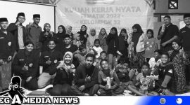 Caption: Abdimas UTM Kelompok 32 pose bersama usai nobar film 
