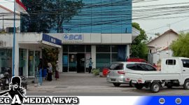 Caption: lokasi kejadian insiden cekcok antara anggota kepolisian dengan nasabah, didepan Bank BCA Sampang, (dok. regamedianews).