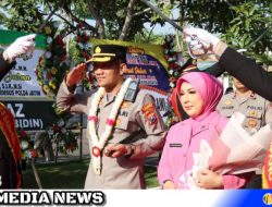 Tradisi Pedang Pora Sambut Kapolres Sampang AKBP Siswantoro