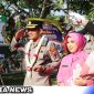 Caption: Kapolres Sampang yang baru AKBP Siswantoro disambut tradisi pedang pora, (dok. regamedianews).