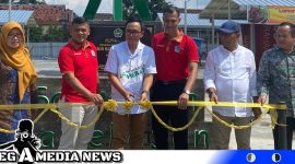 Caption: Bupati Pamekasan Baddrut Tamam bersama Forkopimda saat meresmikan Sentra PKL di Kabupaten Pamekasan (foto: sohebullah) 