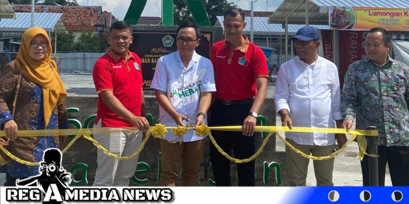 Caption: Bupati Pamekasan Baddrut Tamam bersama Forkopimda saat meresmikan Sentra PKL di Kabupaten Pamekasan (foto: sohebullah) 