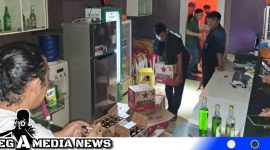 Caption: Polisi amankan ratusan miras di cafe kota Gorontalo, (dok. Yusrianto Regamedianews).