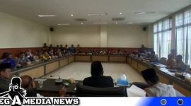 Caption: perwakilan pedagang Pasar KLD saat audiensi ke DPRD Bangkalan, (dok. Syafin Regamedianews).